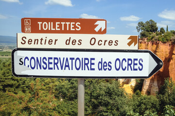 Direction sign to Sentier des Ocres - Ochre Trail nature park in Roussillon town