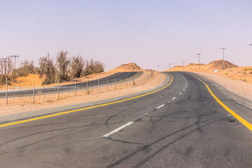Fototapeta premium Desert highway near Ha'il, Saudi Arabia