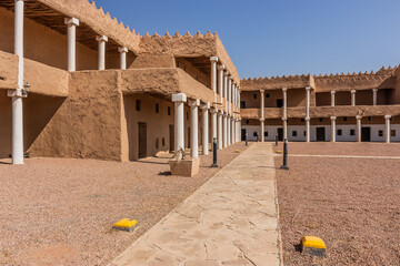 Colonnades of Qishlah Palace in Ha'il, Saudi Arabia - obrazy, fototapety, plakaty