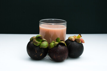 Mangosteen juice is made from the mangosteen fruit and its seeds which are blended until smooth. Mangosteen juice is rich in anti-oxidants