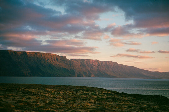 Famara's Golden Sunset: Lanzarote's Beachscape