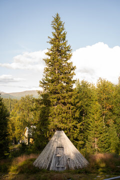 s&aacute;mi Goahti hut