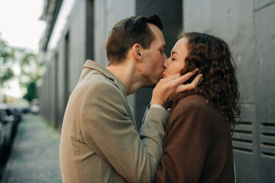 Couple kissing on the sidewalk