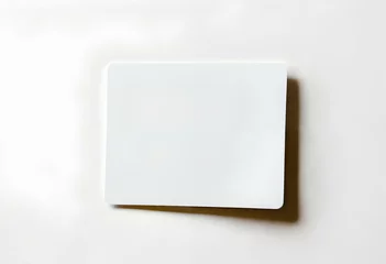 Fotobehang 白い背景に空白のカード。名刺のモックアップ。メッセージカード｜Blank card on a white background. Business card mockup. message card. © happy Wu 