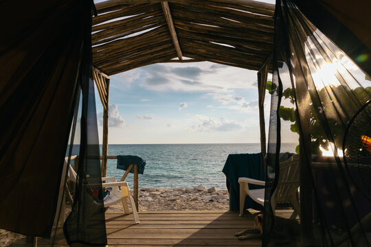 Experience of being in a bungalow on a paradisiacal Caribbean beach