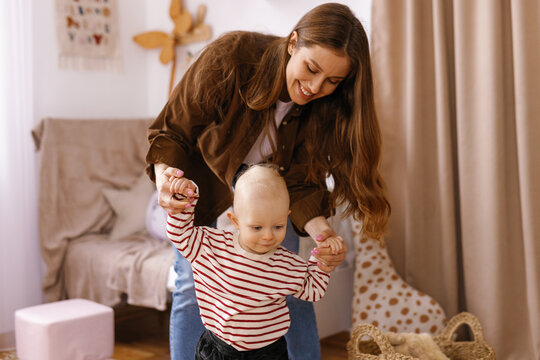 Parent motherhood babyhood first step walk support milestone positive 