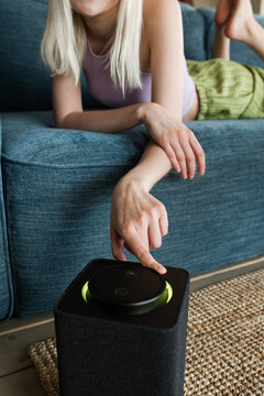 Managing smart speaker at home 