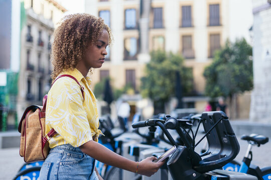 Renting electric vehicles for a more sustainable lifestyle in the city