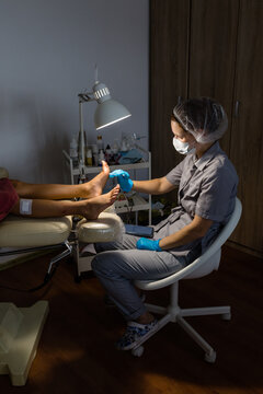 Child at a podologist's appointment