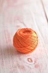 Hilo para tejer crochet de color naranja