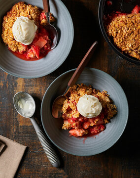 Apple and berry crisp