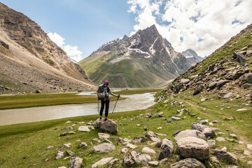 Gazing up the Chalong Nar on a trek from Zanskar to the Warwan Valley, Kashmir, India