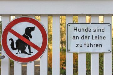 A public sign for dogs indicating a 