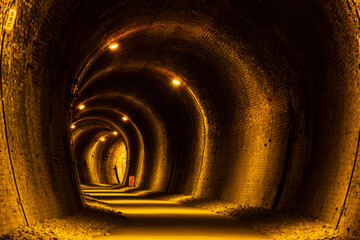 日本の風景　アプトの道　歴史あるトンネル	

