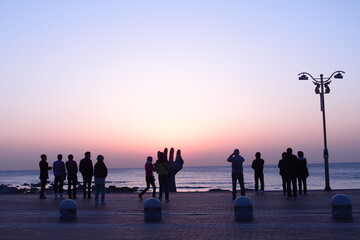 Fototapeta premium silhouette of family on the beach