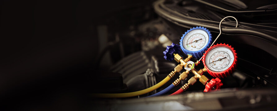 Air refrigerant meter manifold gauge to check car air conditioner system heat problem and fix repairing and filling air refrigerant.