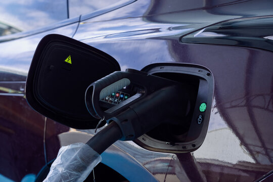 Charging electric vehicles