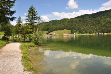 Fototapeta na wymiar Der Lautersee bei Mittenwald