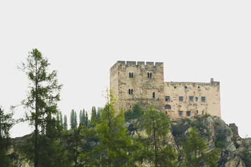 Fototapeta premium Laudegg Castle (German: Burg Laudegg). Ladis, Austria