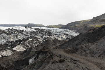 Gletscher im Lavafeld