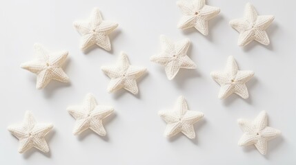 Obraz premium Knitted stars on a monochrome colored background, top view, with space for text. Greeting card, hobby, knitting, children's toy.
