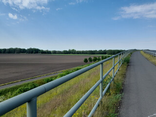 Fototapeta premium Radweg auf Überführung