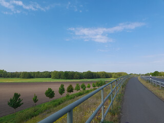 Radweg auf Überführung