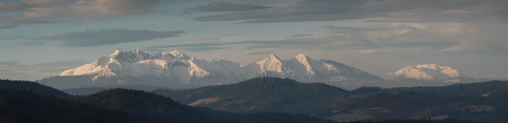 Photo sur Plexiglas Tatras Landscape in the morning. View of the Tatra Mountains from the Pieniny Mountain Range. Slovakia.