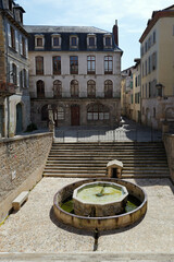 Villefranche de Rouergue, fontaine et Musée