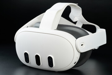 Virtual reality helmet