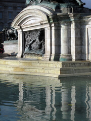 Fountain - Queen Victoria memorial - Buckingham palace - London - UK - obrazy, fototapety, plakaty