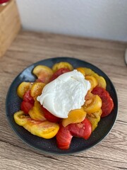 Salade de tomate et burrata crémeuse