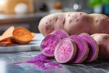 Poster Im Rahmen Süßkartoffel mit violetter Schale © Fatih