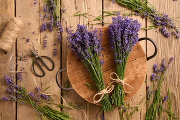 Gordijnen Bunch of lavender flowers on old wooden planks © kobeza