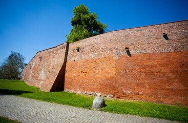 Gotyckie mury zamku krzyżackiego, Toruń, Poland - obrazy, fototapety, plakaty