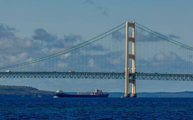 Obraz premium Mackinac Bridge is a suspension bridge that connects the Upper and Lower peninsulas of Michigan