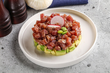 Tuna tartar with avocado and sauce