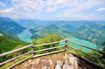 Banjska stena viewpoint in Tara National Park, Serbia. Beautiful landscape of the Drina river canyon and the blue Perucac Lake - obrazy, fototapety, plakaty