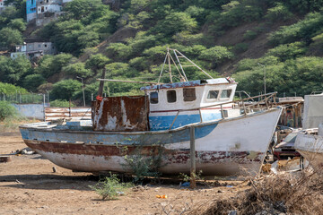 Schiffswrack am Strand von Praia, Kap Verde