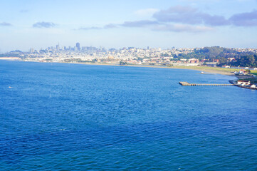 サンフランシスコのゴールデンゲートブリッジから見た町