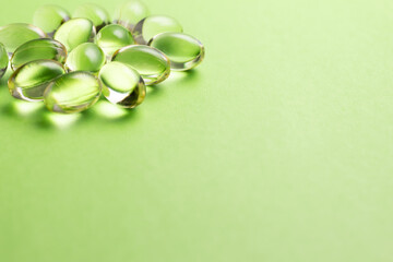 緑の錠剤　薬　サプリメント　健康食品　コピースペース