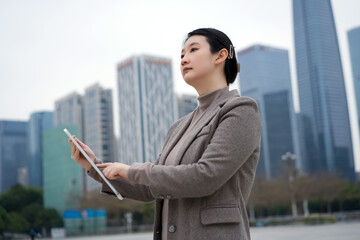 Fototapeta premium Professional Woman With Tablet in Urban Setting
