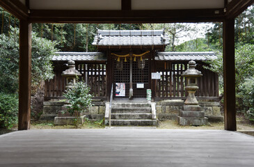Fototapeta premium 山科神社 拝殿から本殿を望む 京都市山科区西野山