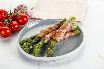 Grilled asparagus with bacon