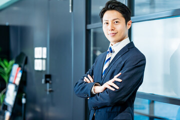 Fototapeta premium オフィスで働くビジネスパーソン