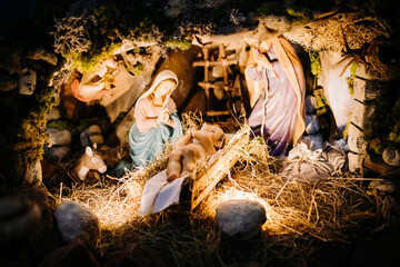 Stajenka szopka figurki narodziny Jezusa święta Boże Narodzenie Maryja Józefa i Dzieciątko w stajence © jusiamastalerz