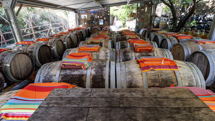Barriques de vinaigre dans une vinaigrerie artisanale bouchées par des tissus catalans  - obrazy, fototapety, plakaty