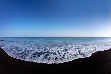 波打際と水平線