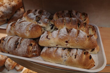 bread with berries