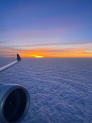Coucher de soleil à bord d'un avion